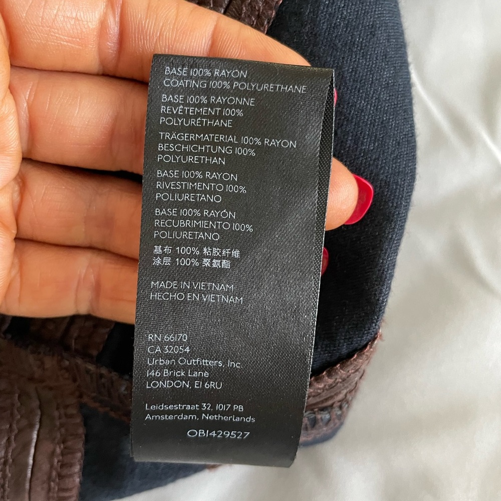 NWOT β¨ | URBAN OUTFITTERS FAUX LEATHER PANTS π - Picture 4 of 16